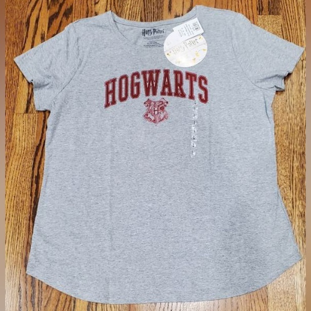 NWT Hogwarts T-shirt Sz L Newsweek Harry Potter Magazine Trivia Challenge - Picture 3 of 4